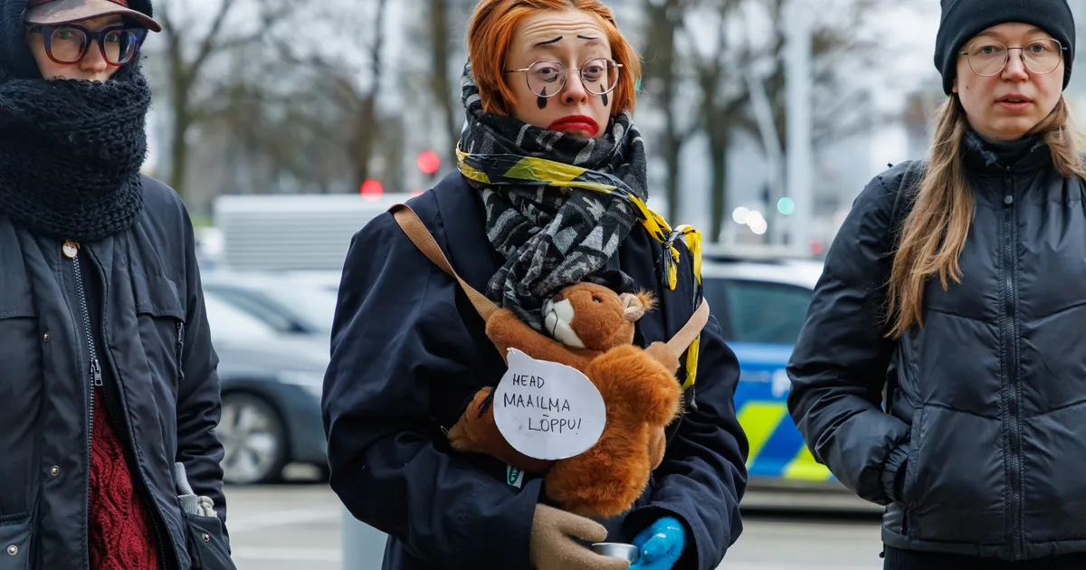 VIDEO JA FOTOD ⟩ Superministeeriumi ees protestiti kaitsealade vähendamise vastu