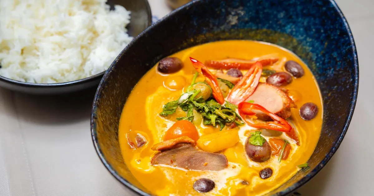 NÄDALA RETSEPTID ⟩ Kuumad maitsed külmas kliimas. Tai köök viib keele alla!