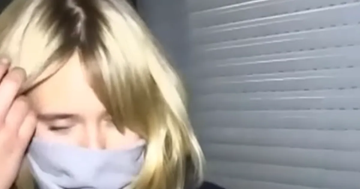 VIDEO ⟩ Ukraina ajakirjanik tabas kaameraga väidetava Putini tütre ning palus tal helistada isale ja sõda lõpetada