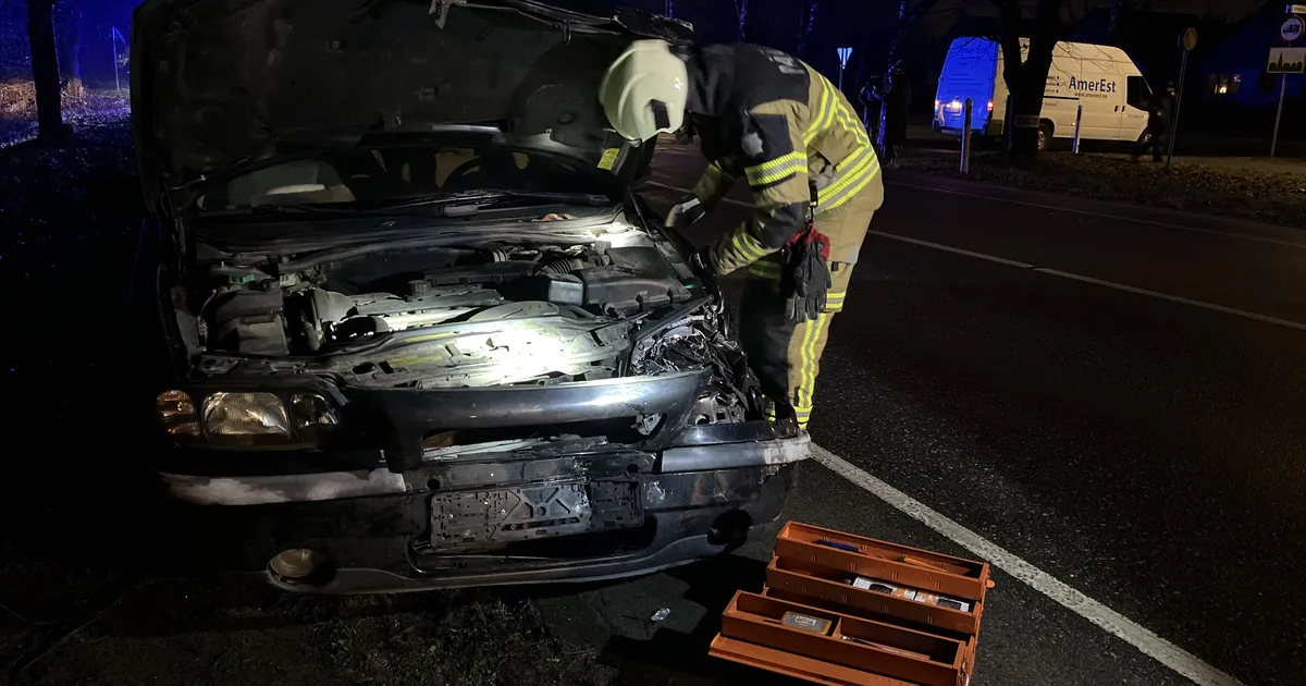 PILDID ⟩ Vasakpööre lõppes kahe lömmis autoga