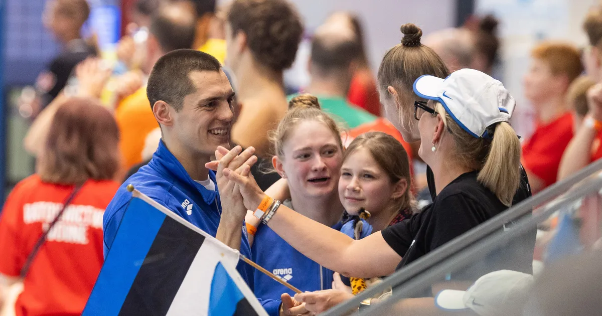 JÄRELVAADATAV JA GALERII ⟩ EMilt kolm kulda võitnud Jefimova ja Tribuntsovi pidulik vastuvõtt Tallinna lennujaamas