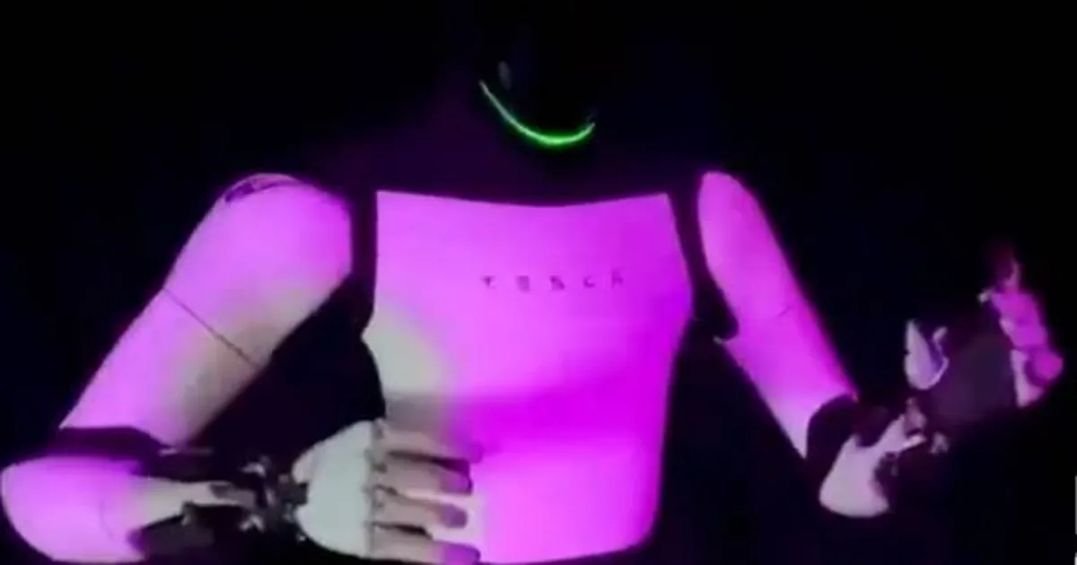 Tesla Optimus-roboteid juhivad inimoperaatorid – vaata, kuidas nad haledalt vahele jäid