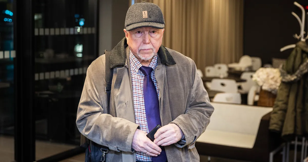 PRIIT HÕBEMÄGI ⟩ Mustad varjud ERRi koopa seinal