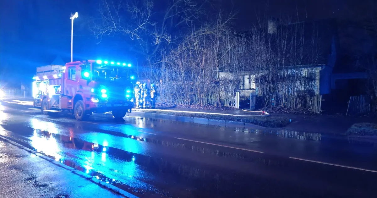 PILDID ⟩ Päästjad tõid põlevast majast välja kaks inimest