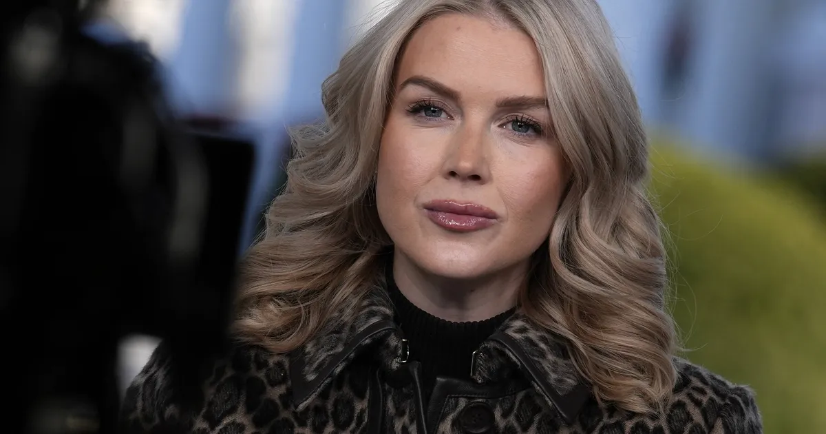 FOTOD ⟩ Valge Maja pressiesindaja kahtlased huuled on pannud sotsiaalmeedia kihama