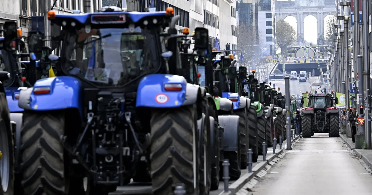 TRAKTORID TÄNAVALE ⟩ Eesti põllumehed protestivad Brüsselis Lõuna-Ameerika kaubandusleppe ja uue eelarve vastu