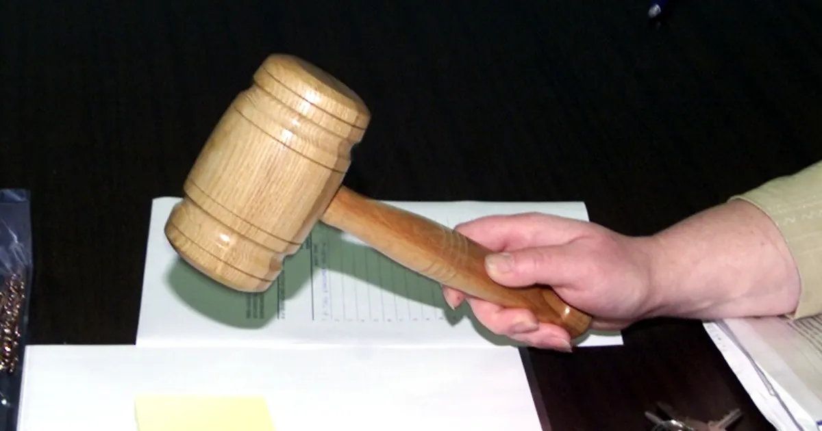 MAJANDUSKOMMENTAAR ⟩ Kuidas lõpetada surnuksmenetlemine?