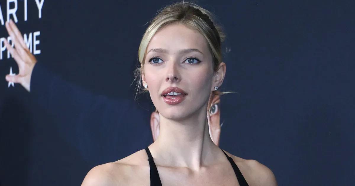 ARVA ÄRA, KES ⟩ 21-aastane modell kandis sama kleiti, milles tema Hollywoodi näitlejast ema 30 aastat tagasi poseeris