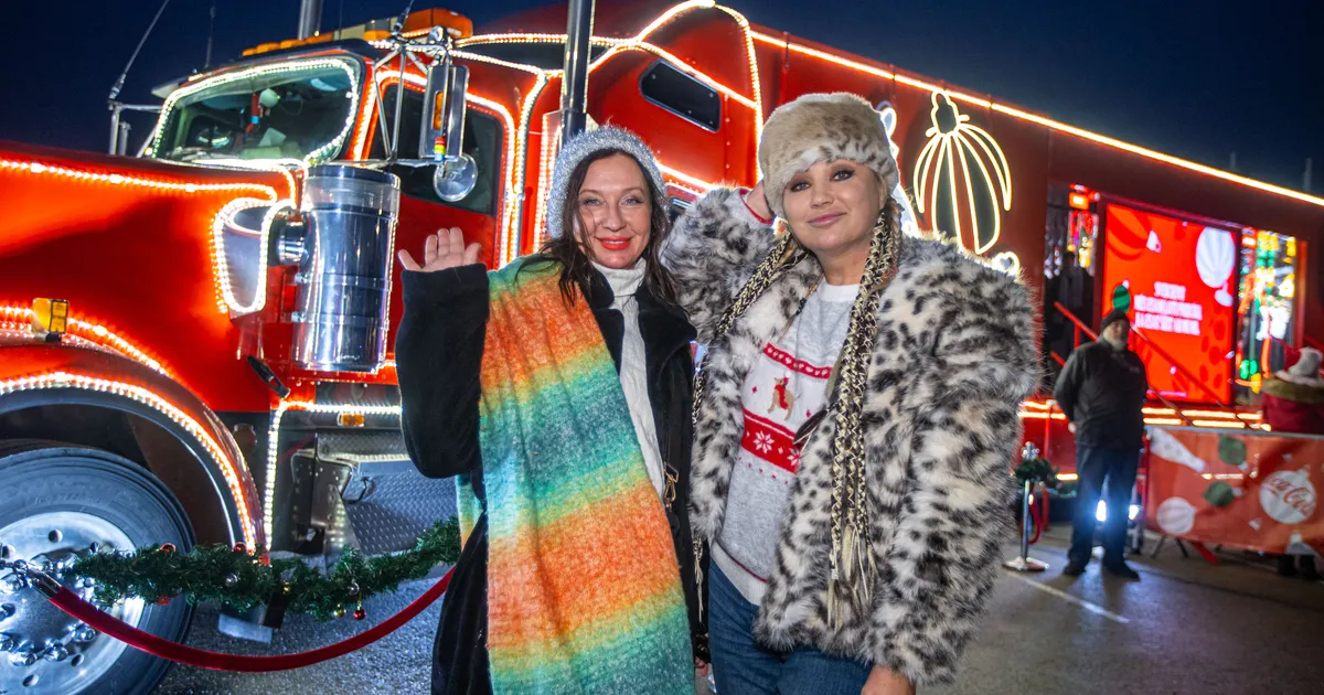 VIDEO JA GALERII ⟩ Eksklusiivne pilguheit: Coca-Cola jõulukaravan vallutas Riia tänavad enne Tallinna