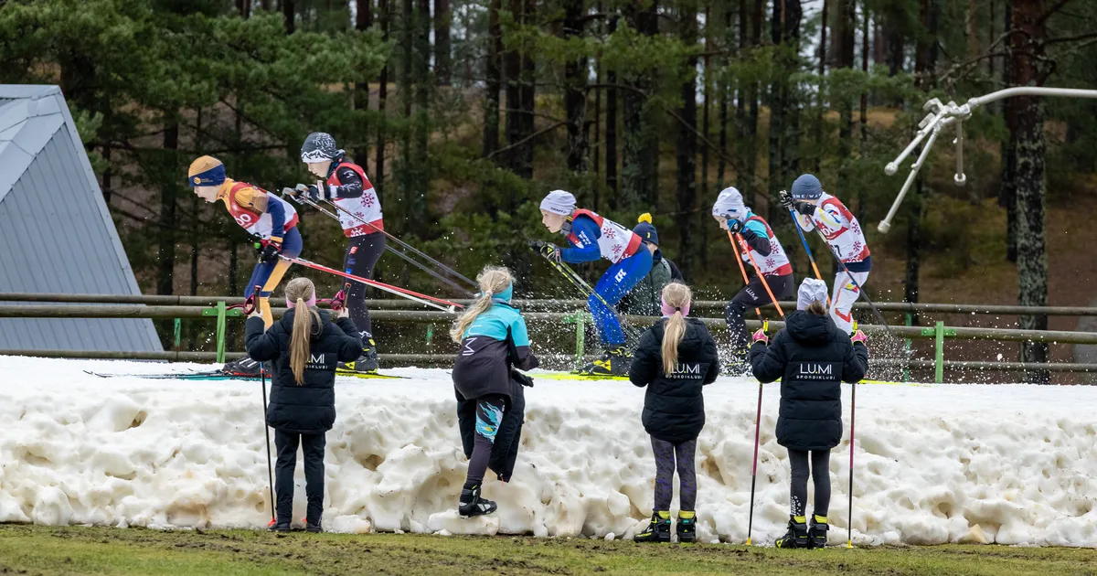 GALERII ⟩ "Eesti parim rada!" ehk Hooaja esimesed võistlused meelitasid Jõulumäele üle poole tuhande suusasõbra