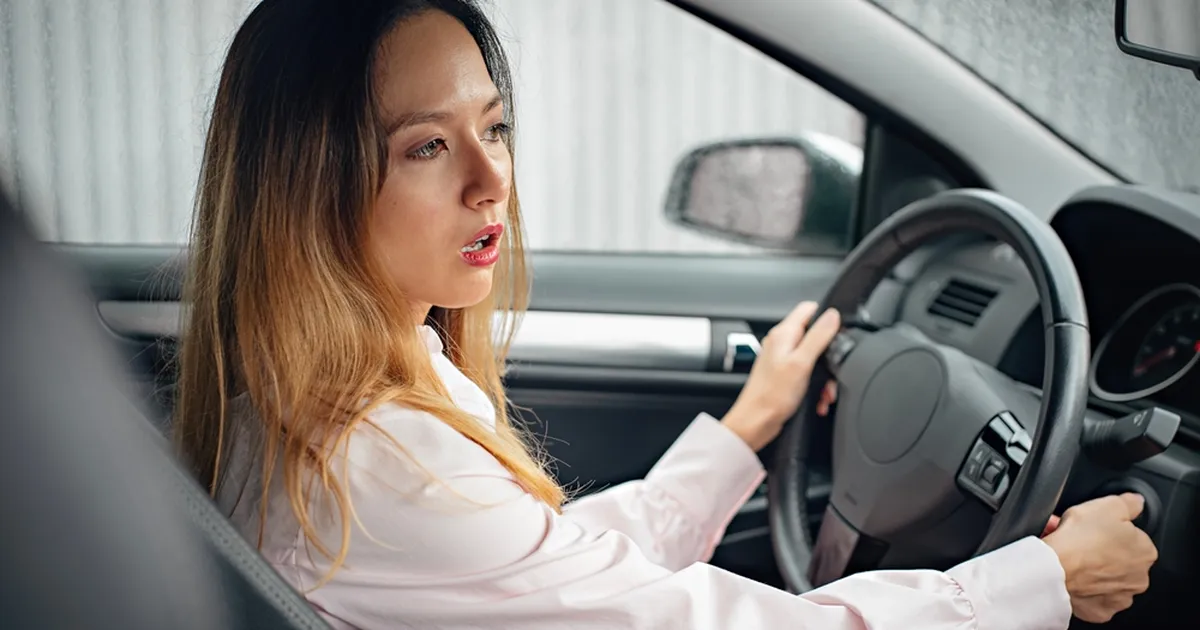 Naine leidis autost jälitusseadme, tõde oli hirmutav kui võõras maniakk