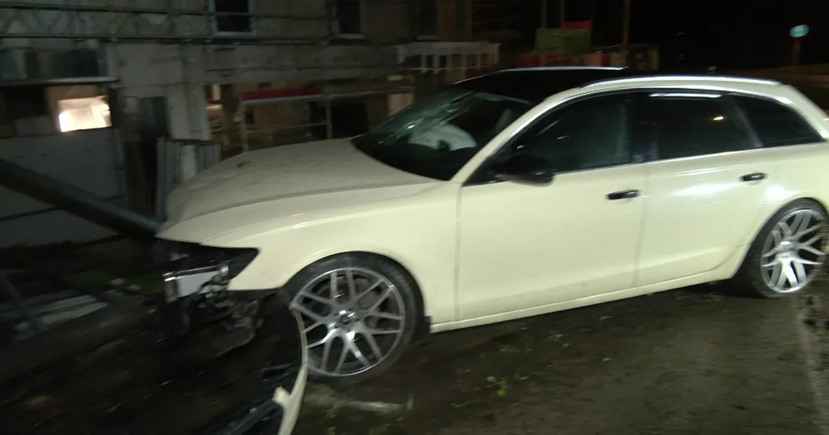 VIDEO ⟩ Teine sünnipäev? Mitu posti maha niitnud Tartu roolijoodiku lõbusõit lõppes ehitusplatsil