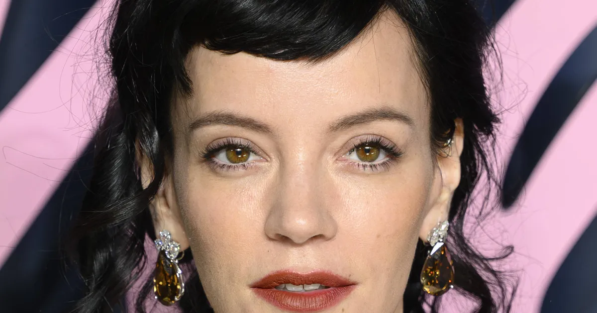 Edu varjupool: Lily Allen tunnistab, et uue albumi edu viis ta ostusõltuvuse tõttu teraapiasse