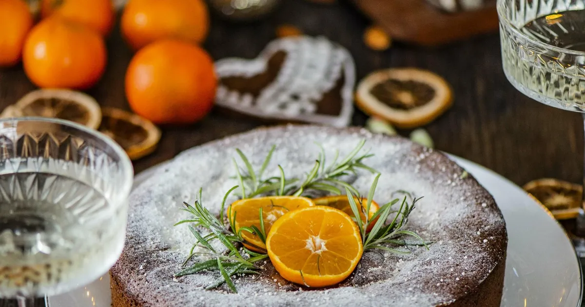 NÄDALA RETSEPTID ⟩ Aasta viimane vaatus. Glämmid pirukad, koogid ja salat Tuuli Mathiseni retseptirepertuaarist