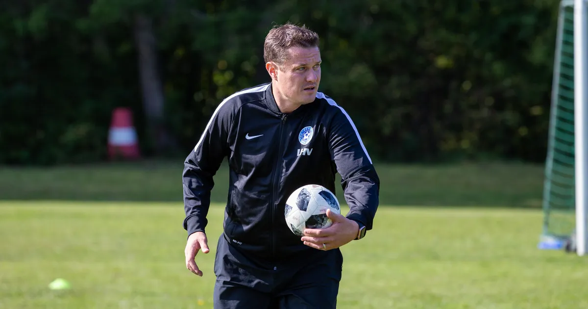 FOTO ⟩ Endine vutiäss Andres Oper väisas kihlatuga pidulikku galat