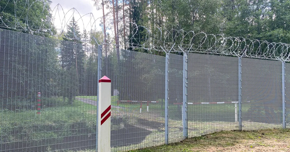 «Lihtsalt raha raiskamine»: õhuohte pelgavad lätlased siunavad äsja Vene piiril valminud tara