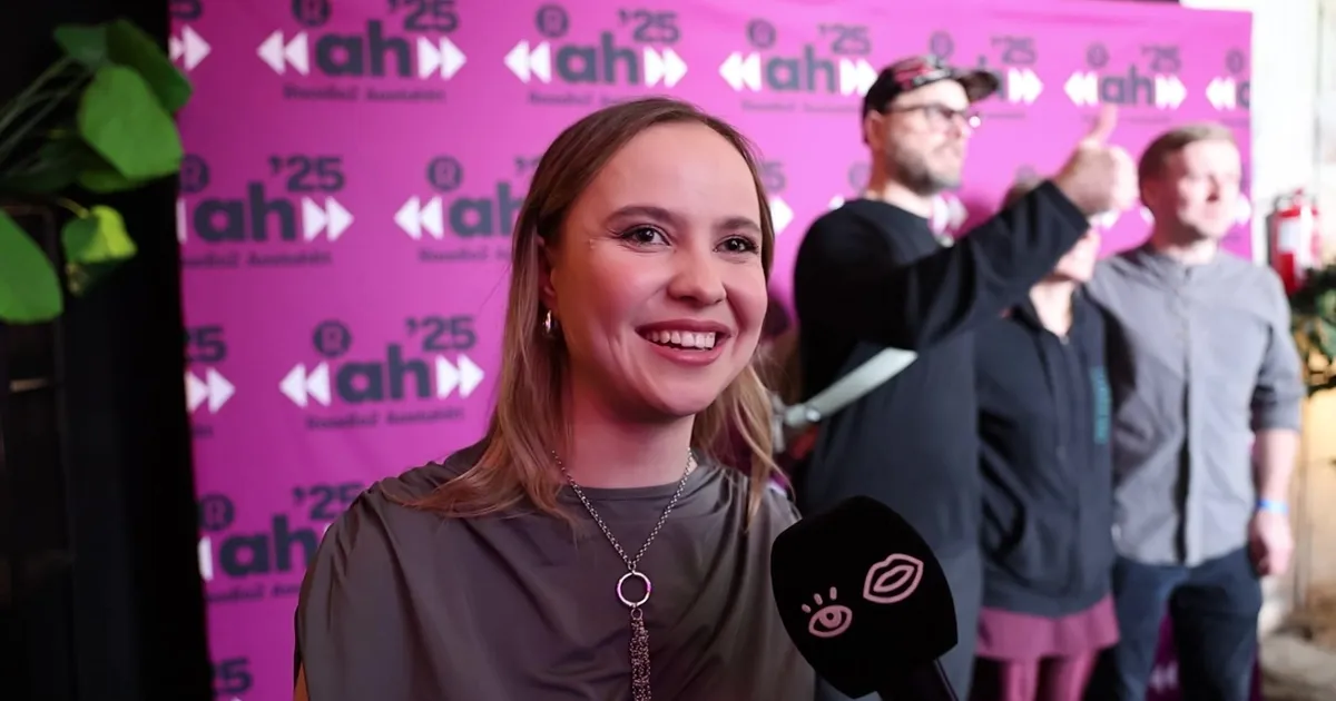 VIDEOINTERVJUU ⟩ Alika avab hittloo «Parasiit» sünni tagamaid: ma proovisin Sämi ikka mõnikord maandada ka, et kuule...