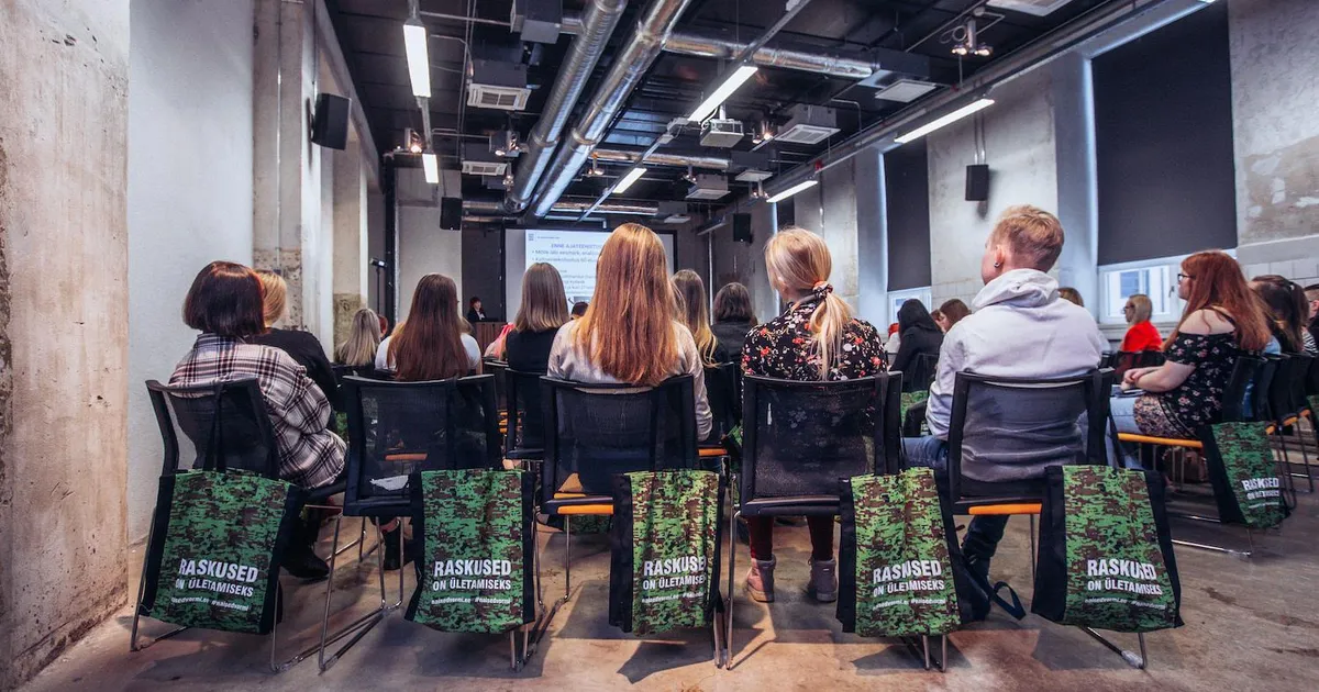 Poliitikud ei taha naiste kohustuslikust ajateenistusest rääkida, isegi kui nad sellest mõtlevad