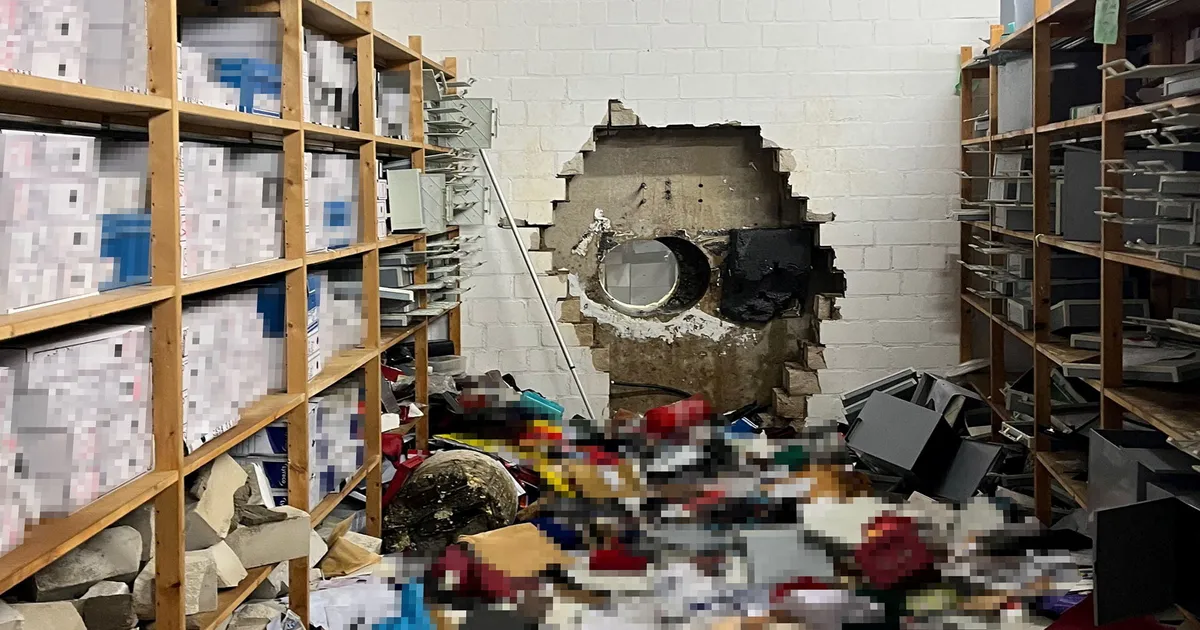 SUUR PANGARÖÖV SAKSAMAAL ⟩ Tohutu augu seina teinud vargad panid vara pihta vähemalt 30 miljoni euro eest