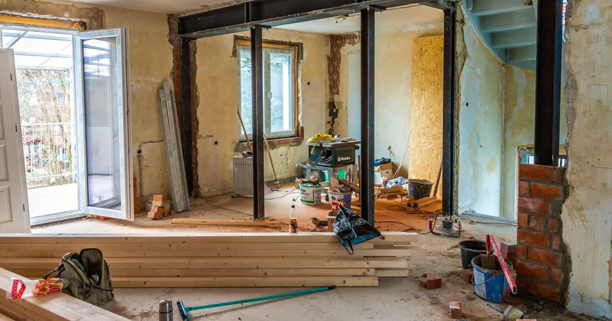 Paar tabas 400-aastase maja remondi käigus tõelist kullasoont: seinast tuli välja midagi uskumatut