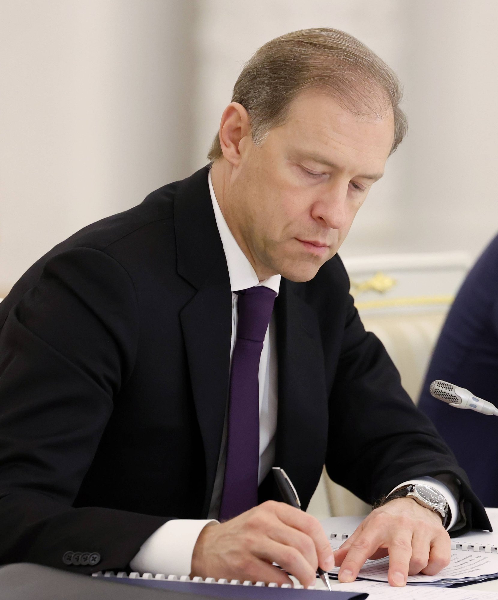 Asepeaminister: Venemaa lükkab relvaeksporti edasi, sest prioriteet on enda varustamine