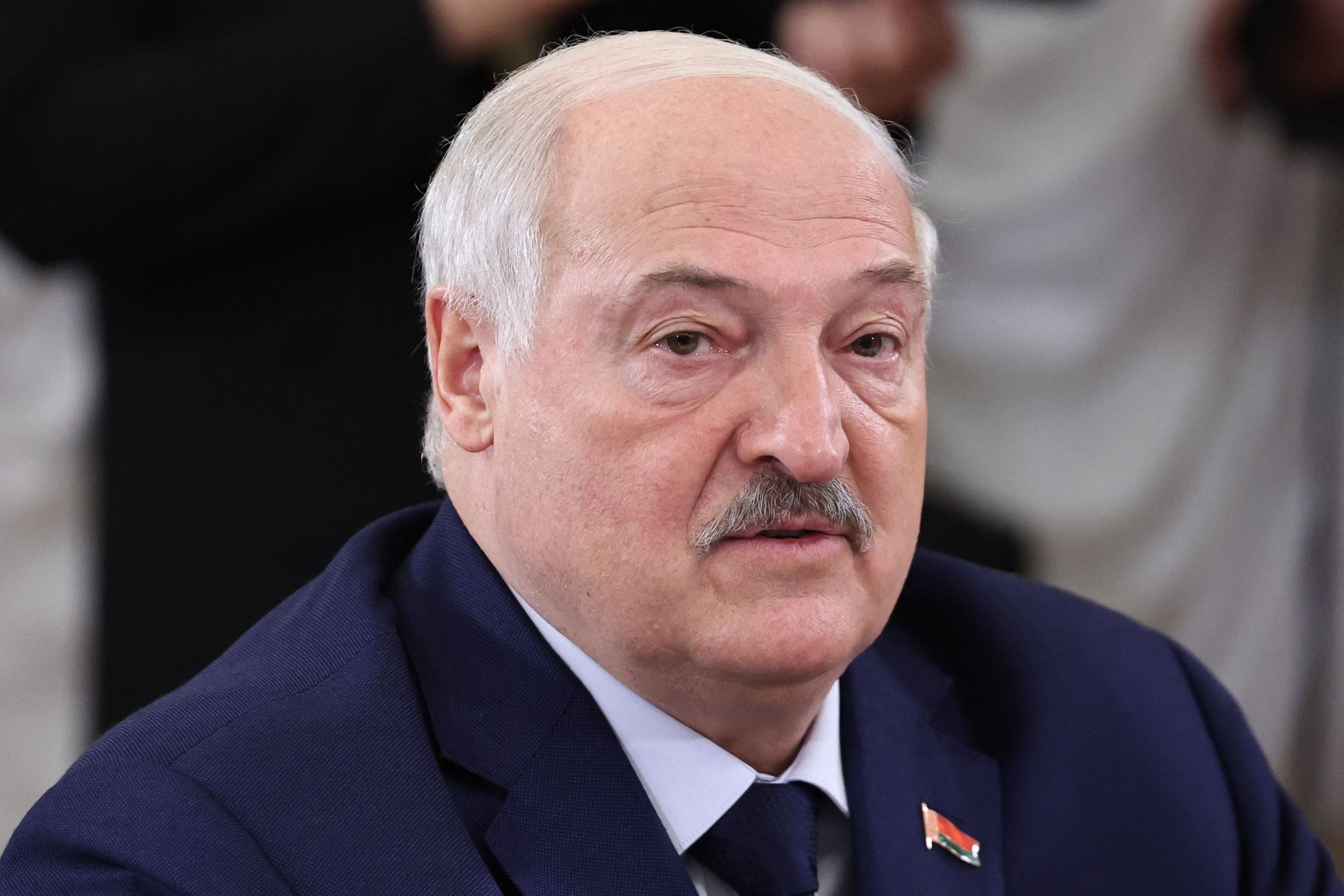 Lukašenka andis armu 22 inimesele, kellest 20 on poliitvangid