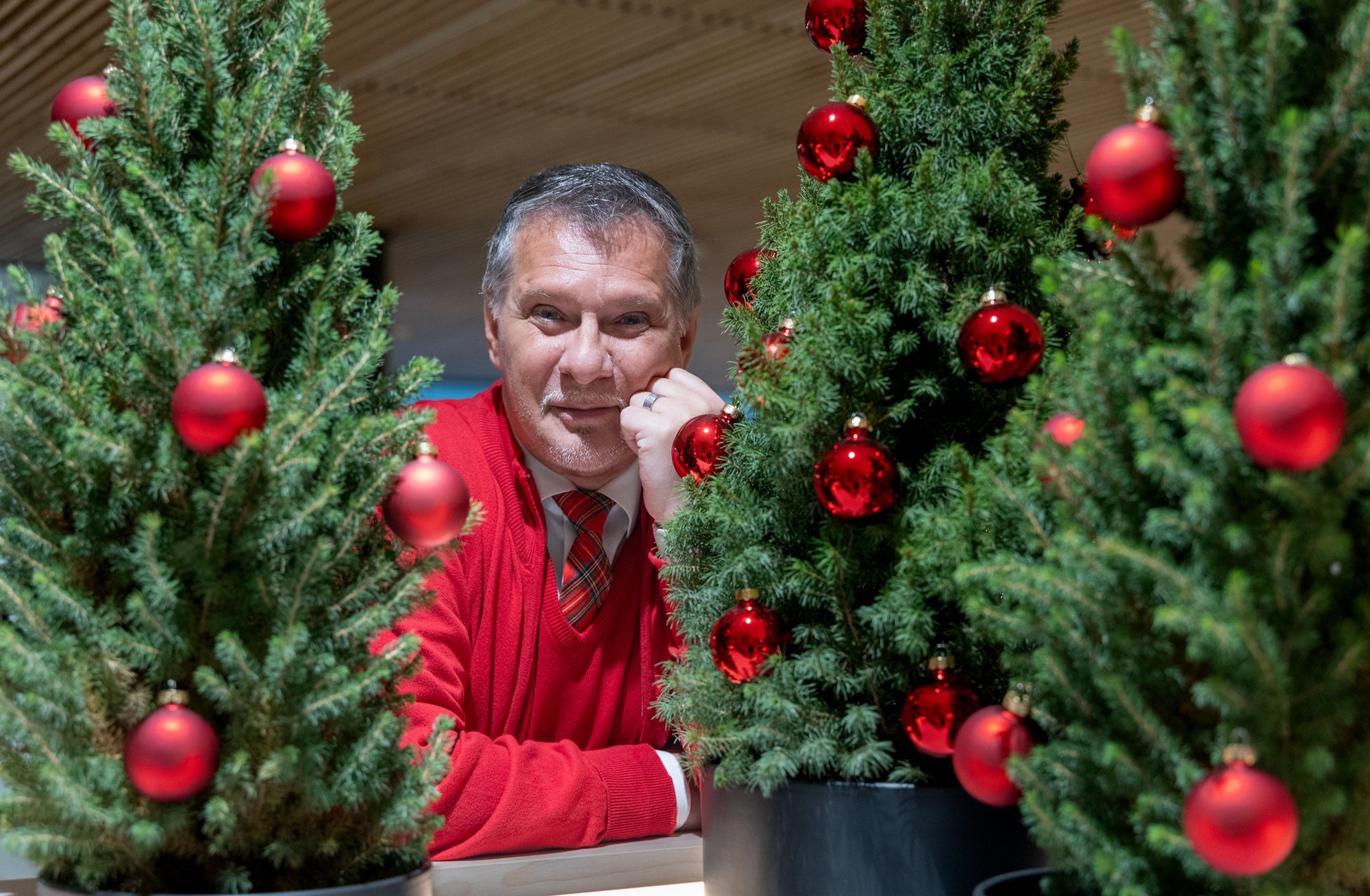 „Leidub peresid, kel on kuni neli kotitäit kingitusi. Ja lapsel ei ole rõõmu ühestki kingist,“ ütleb 35-aastase staažiga jõuluvana