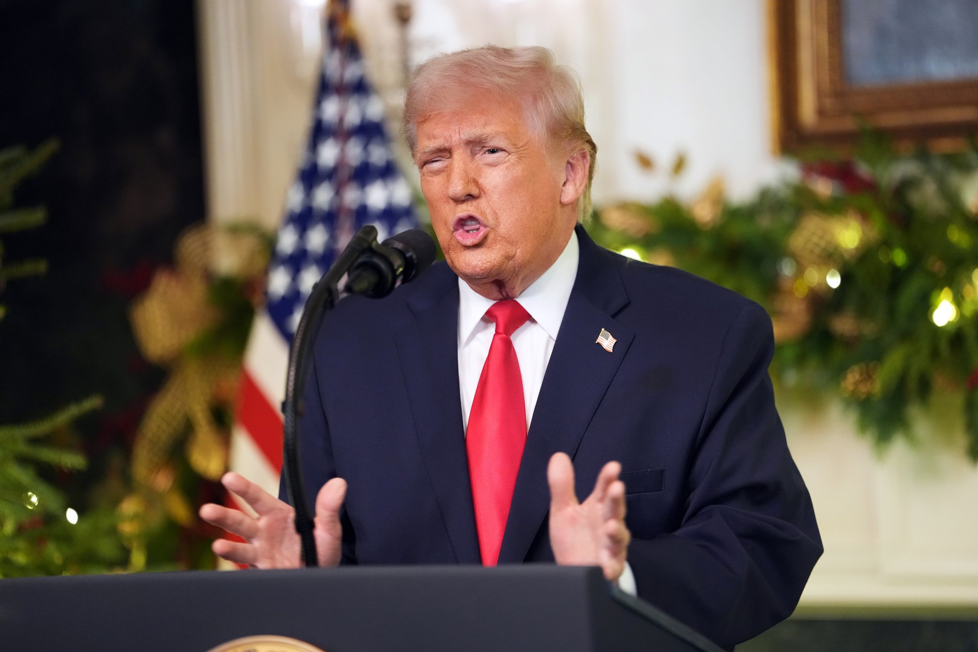 VIDEO | Trump esines rahvale kiidulauluga iseenda aadressil