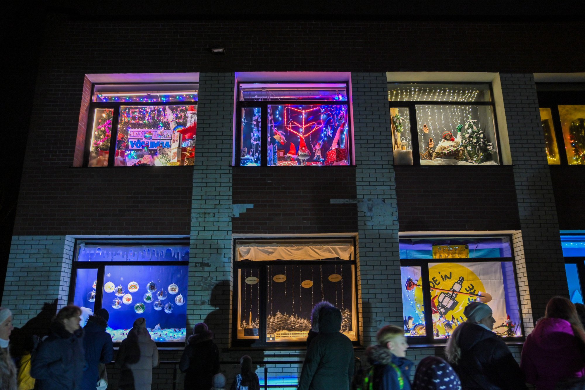 FOTOD ja VIDEO | Jõulumaagia aeg! Väätsal avati 46 muinasjutulist vaateakent