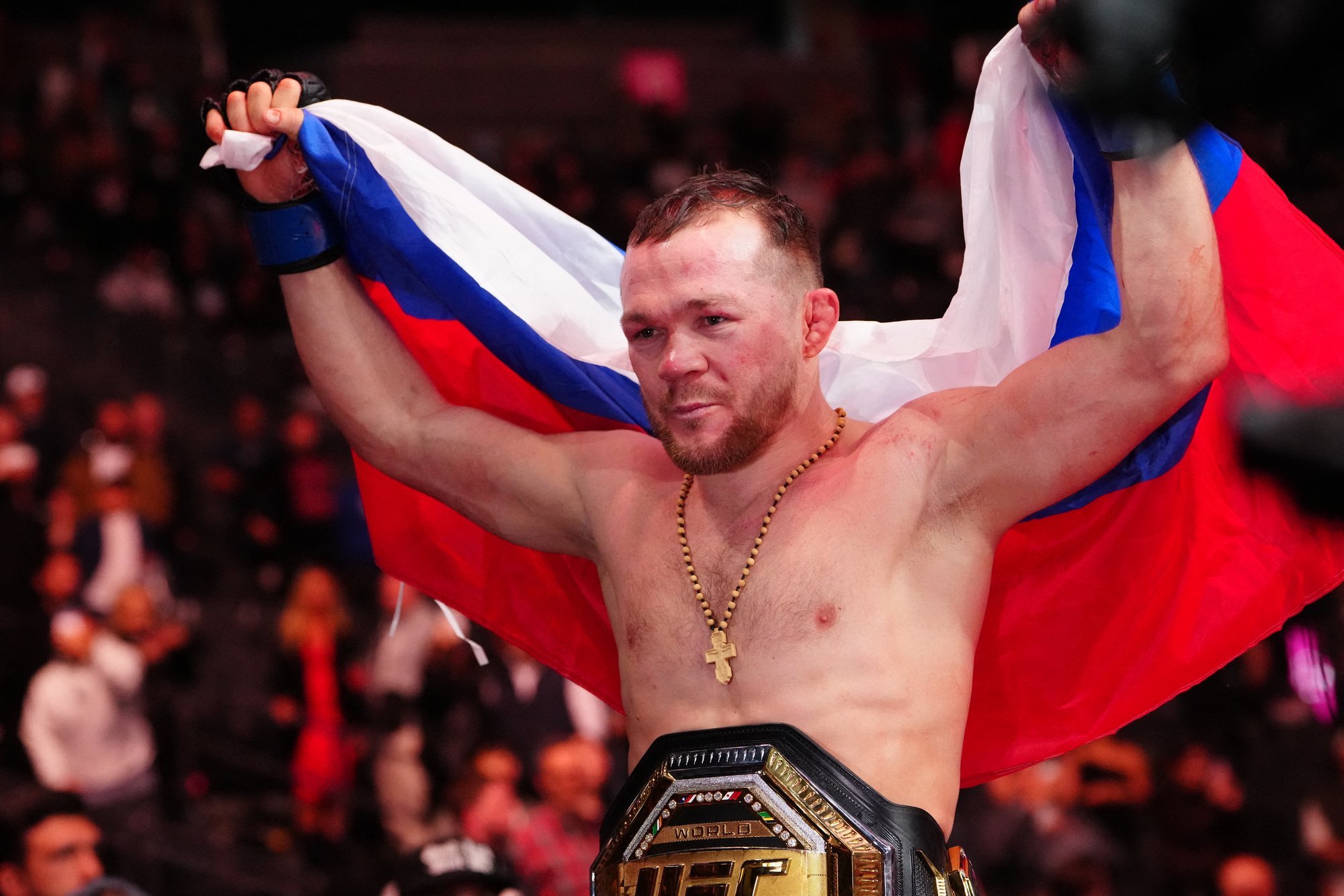 VIDEO | UFC rekordit jahtinud grusiin sai tiitlimatšis venelaselt ootamatu kaotuse