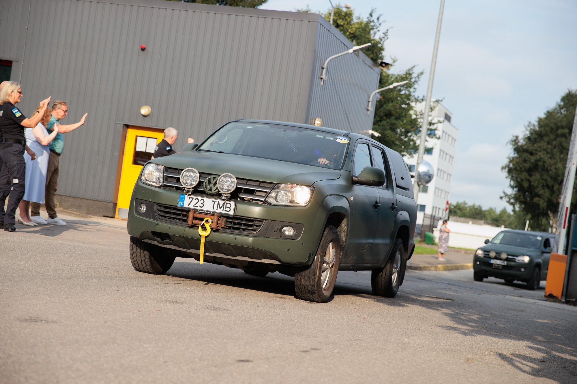 Lätlased saadavad roolijoodikute autod Ukrainasse. Miks Eesti sama ei tee?