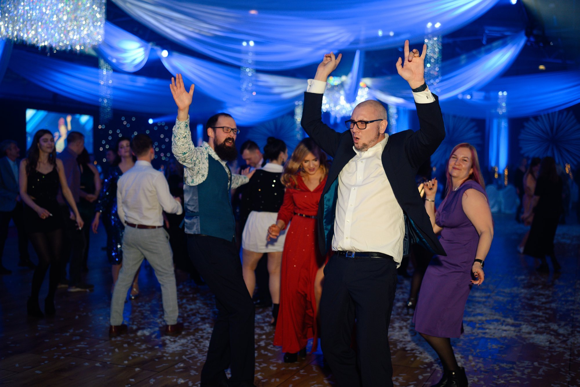 SUURED GALERIID | Tallinna ettevõtete jõulupidu tõi kokku staarid ja täismaja