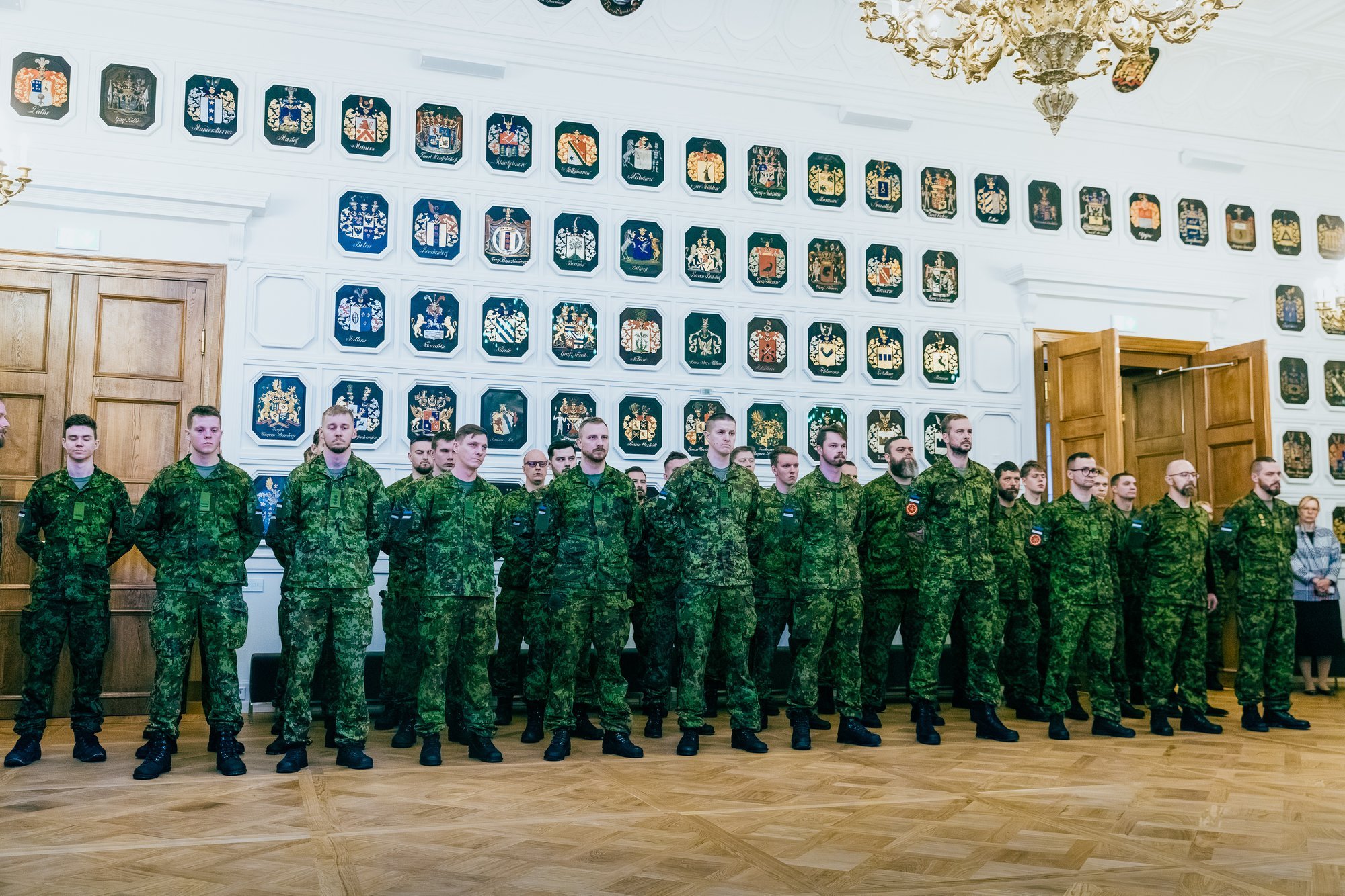 FOTOD | Peaminister tunnustas välisoperatsioonidel teeninud kaitseväelasi: olete Eesti kaitseväe kullastandard