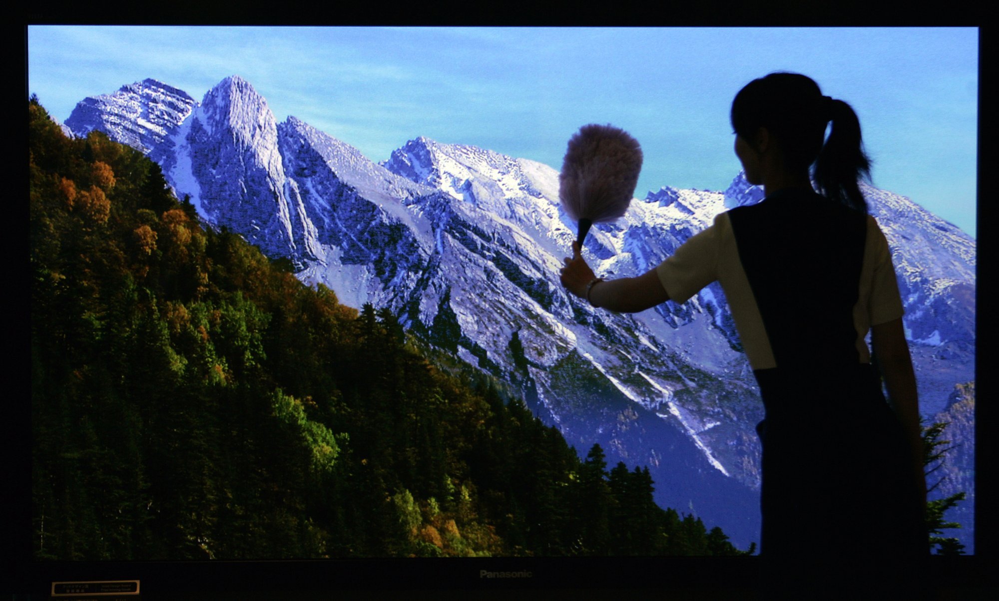 EKSPERT SELGITAB | Kuidas oma televiisori ekraani puhastada nii, et see nässu ei läheks?