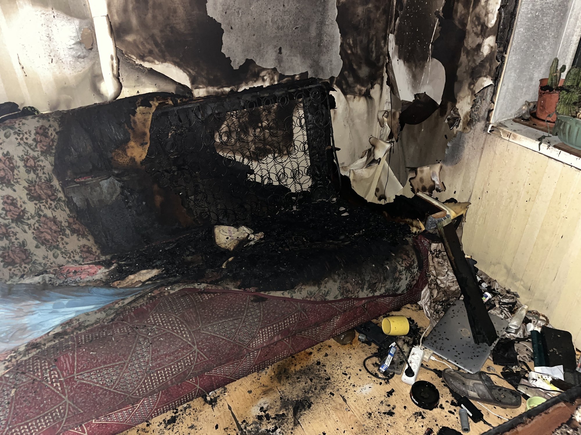 Sillamäel päästeti põlevast kortermajast viga saanud mees ja kass