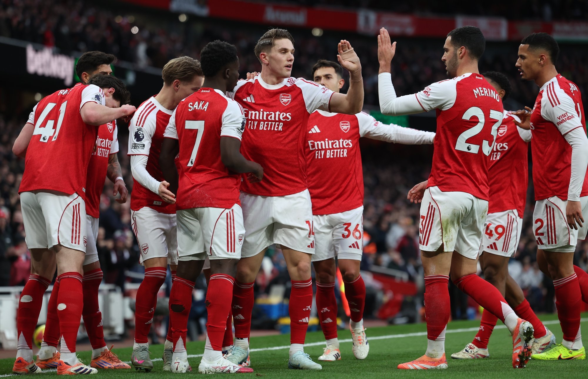 Nagu kellavärk. Inglismaa kõrgliiga neli paremat meeskonda võtsid 2:1 võidud