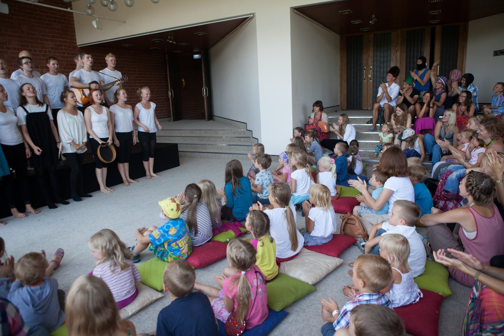 Haridusministeeriumi ettekirjutus paneb löögi alla noorema publiku teatrikülastused