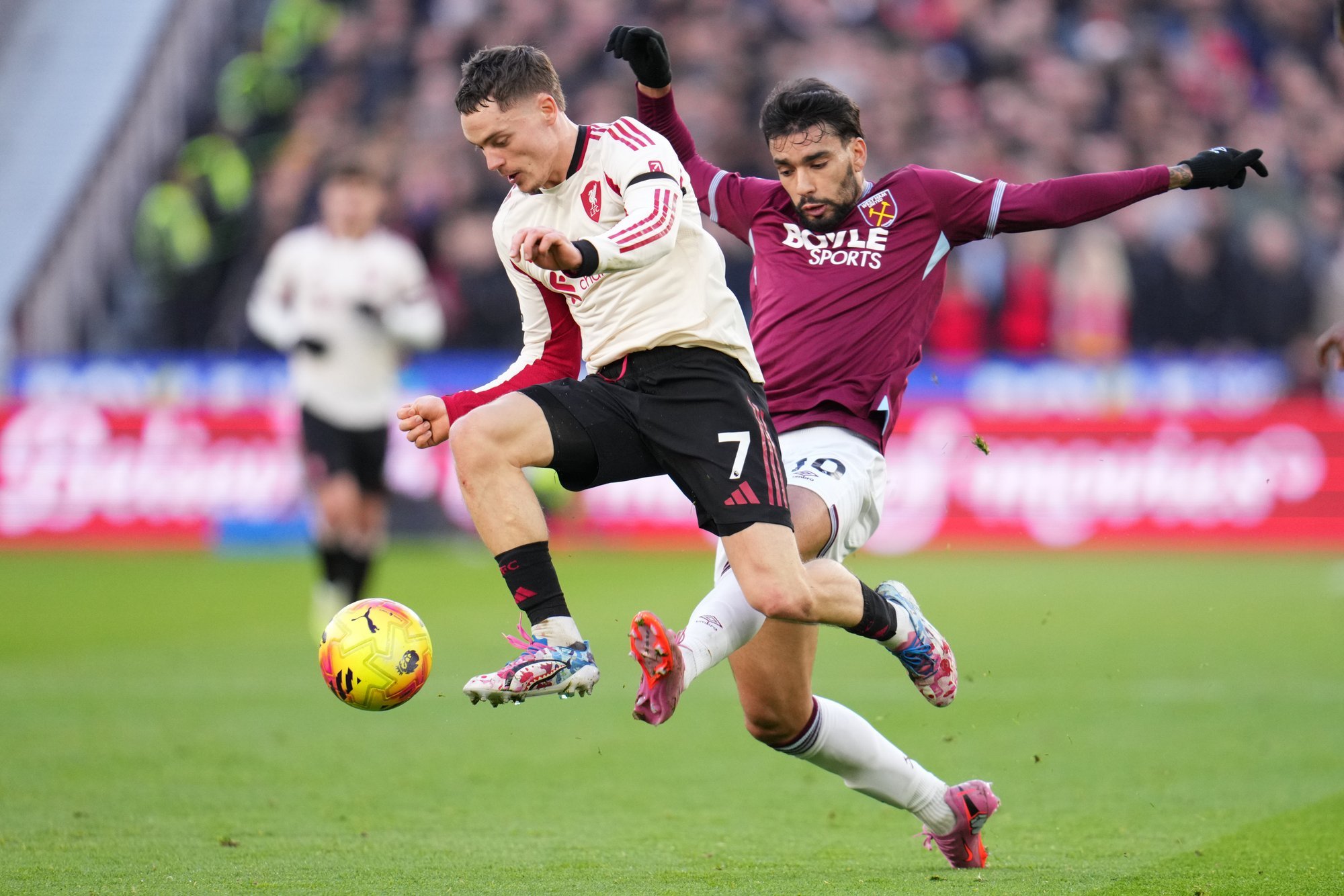 Bayerni boss tögas Liverpooli: nad peavad mängima viie palliga, sest iga staar vajab oma palli