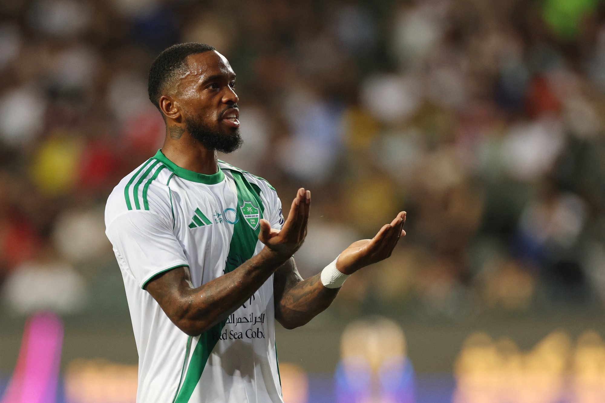 45 miljonit eurot maksev Inglismaa staarründaja arreteeriti Londoni baaris