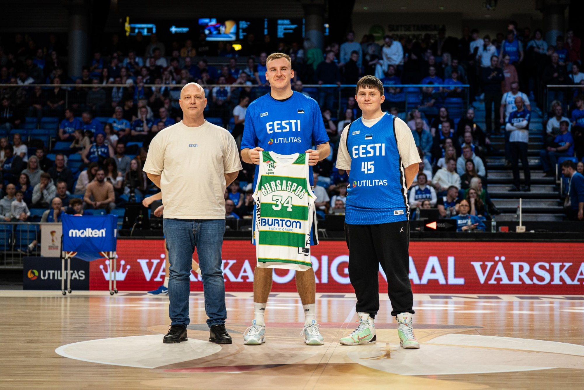Artur Konontšuki särgioksjon tõi treeneri arengustipendiumile rekordilise annetuse