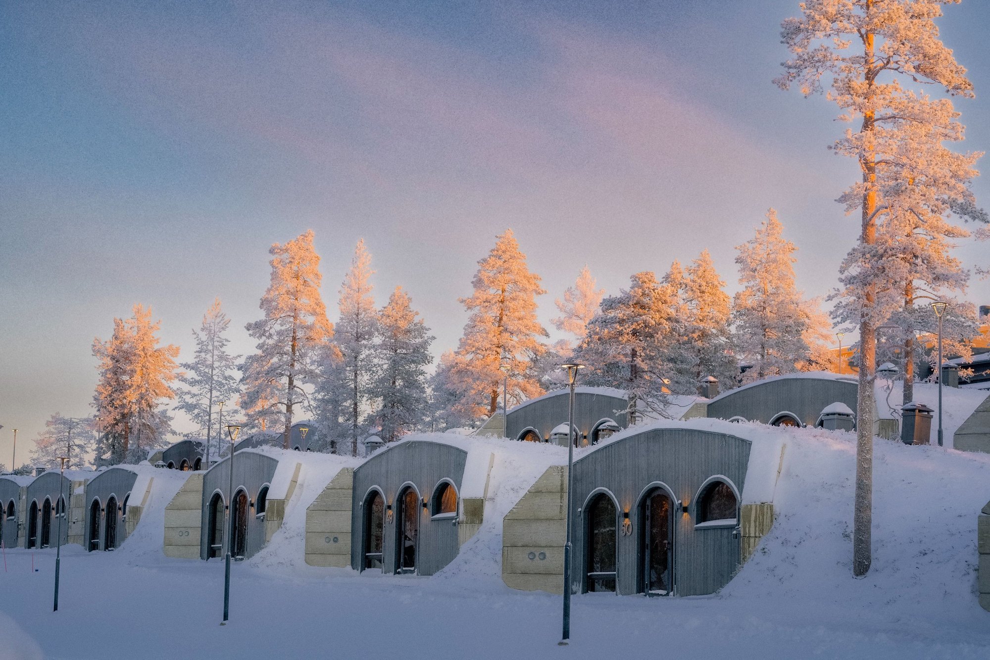 SUUR FOTOGALERII | Eesti ettevõte rajas Lapimaale unikaalse puhkekeskuse 80 maa-aluse majaga