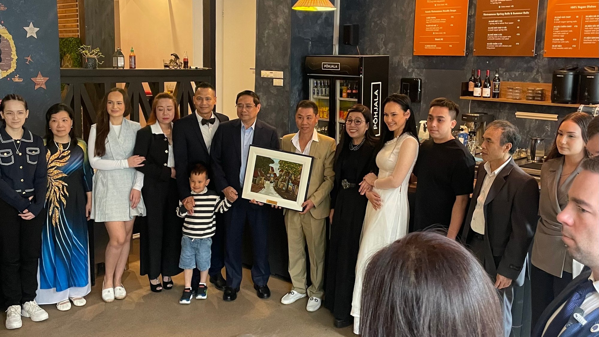 Eestlanna võõrustas enda restoranis aasia tippametnikke, uudistes kirjutati läbivalt, et omanik on hoopis mees