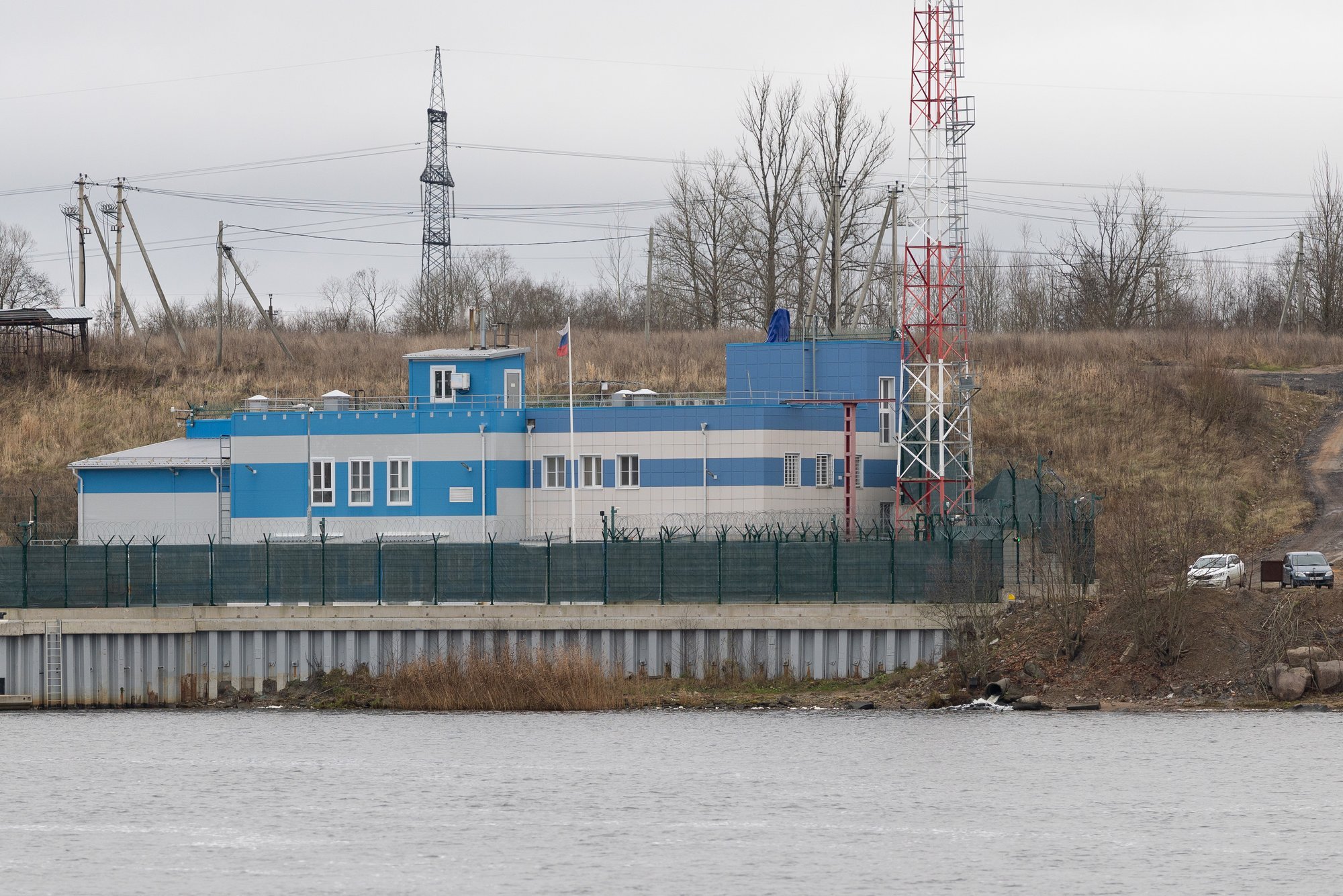 FOTOD | „Seal istuvad FSB töötajad, kes kuulavad pealt.“ Mis saladusi peidavad Ivangorodi antennid?