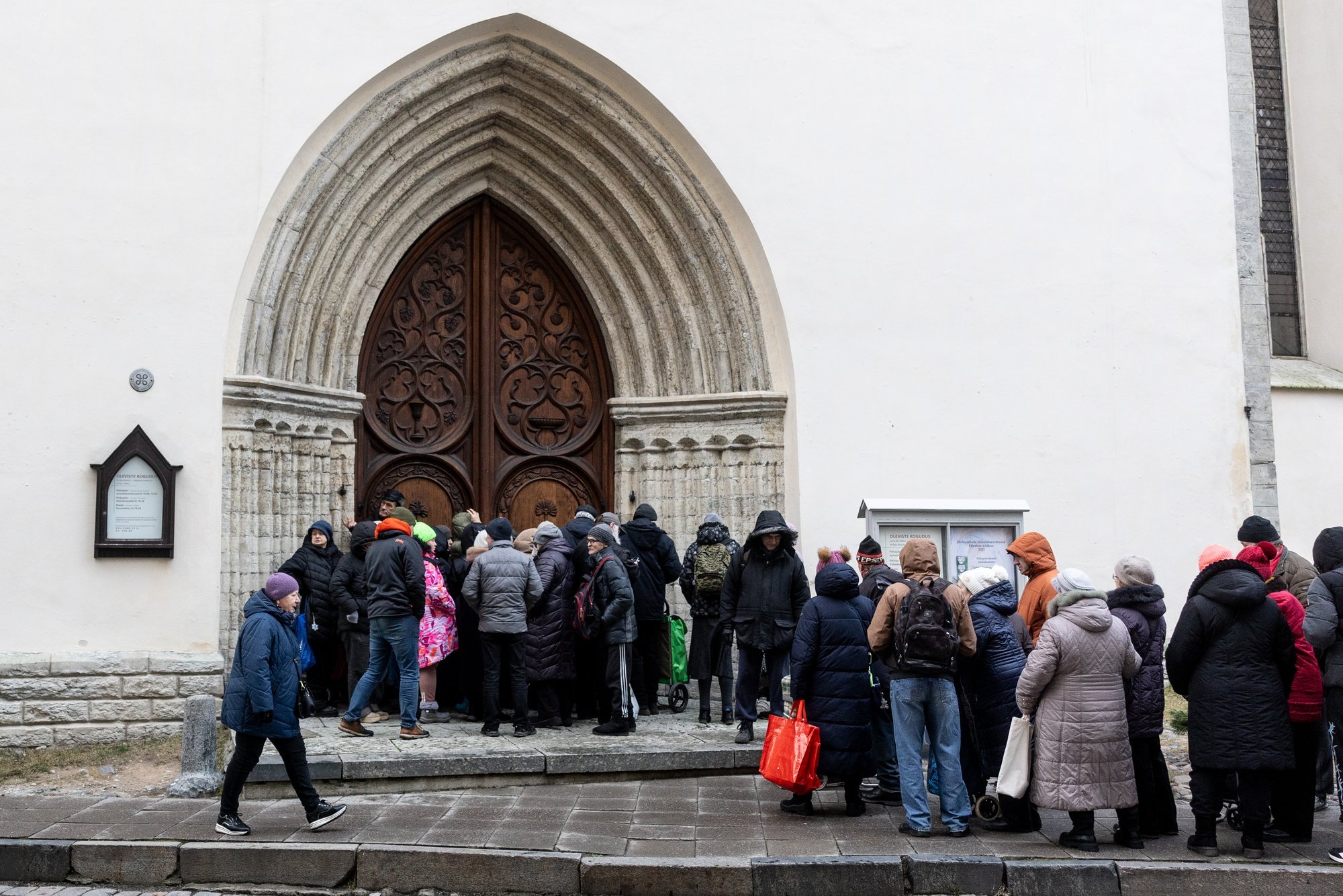 VIDEO ja FOTOD | Oleviste kirikus jagati toidupakke ja nauditi kontserti. Solman: igal aastal tuleb kohale tuhatkond inimest