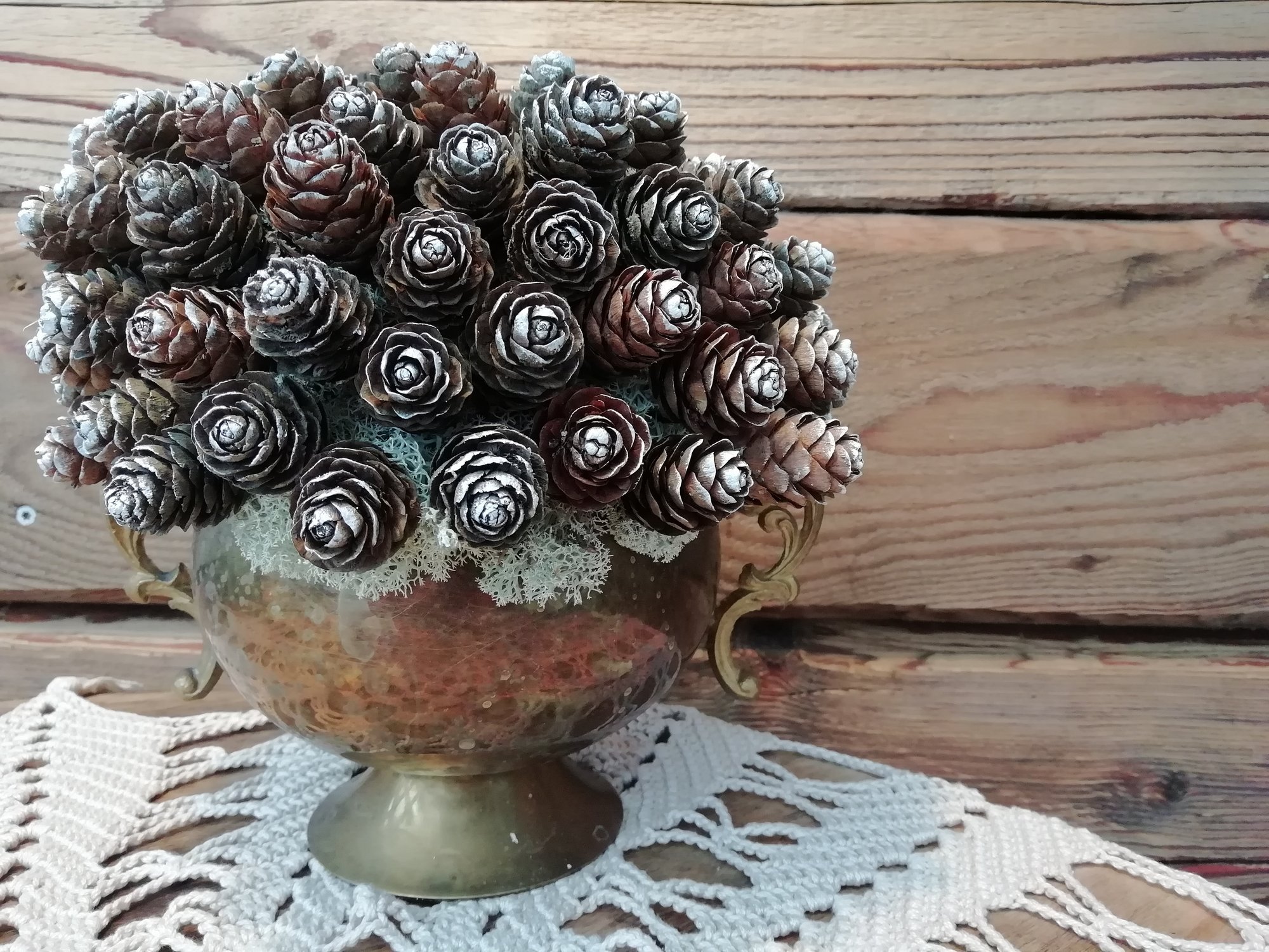 Käbidest vahva lauakaunistus valmib vaid poole tunniga