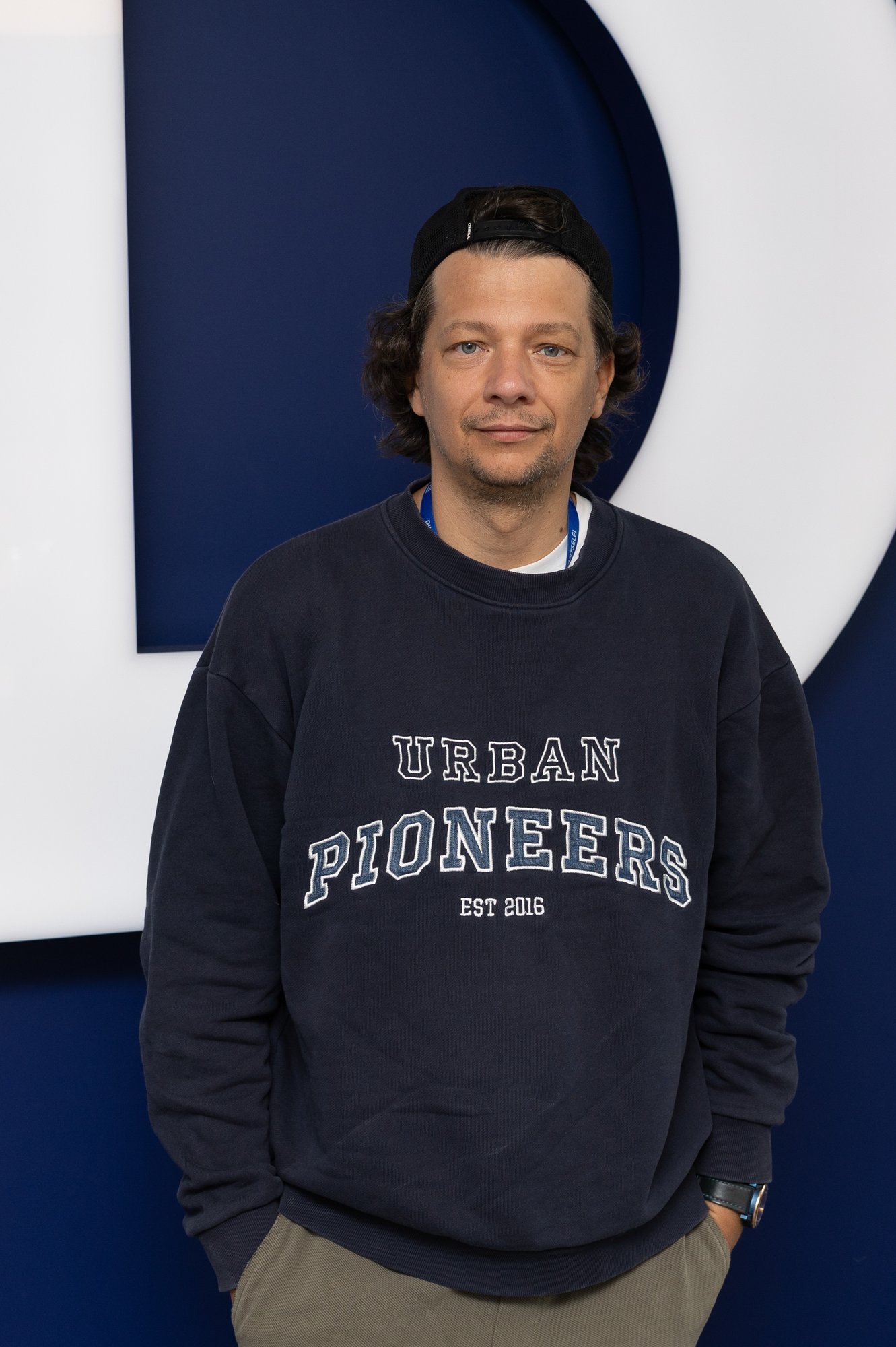 „Teil ikka riided on seljas, jah?“ Stig Rästa kergitas saladuseloori Eesti Laulu lavasõult