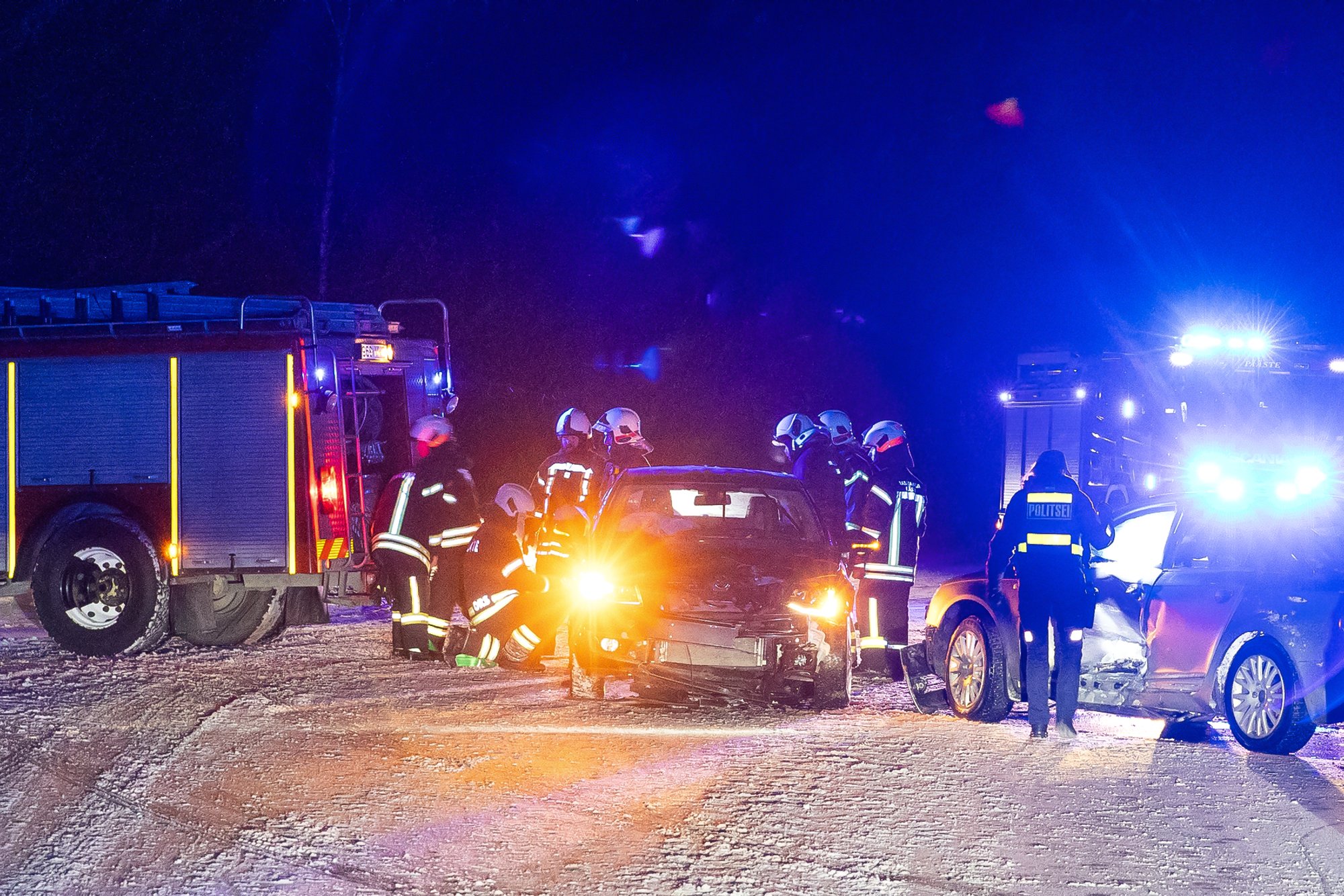 FOTOD | Saaremaal tegid kaks sõiduautot avarii