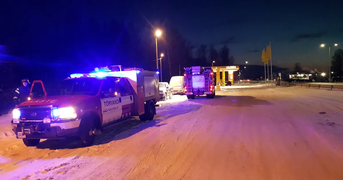 Tõrvandis süttis ekskavaator