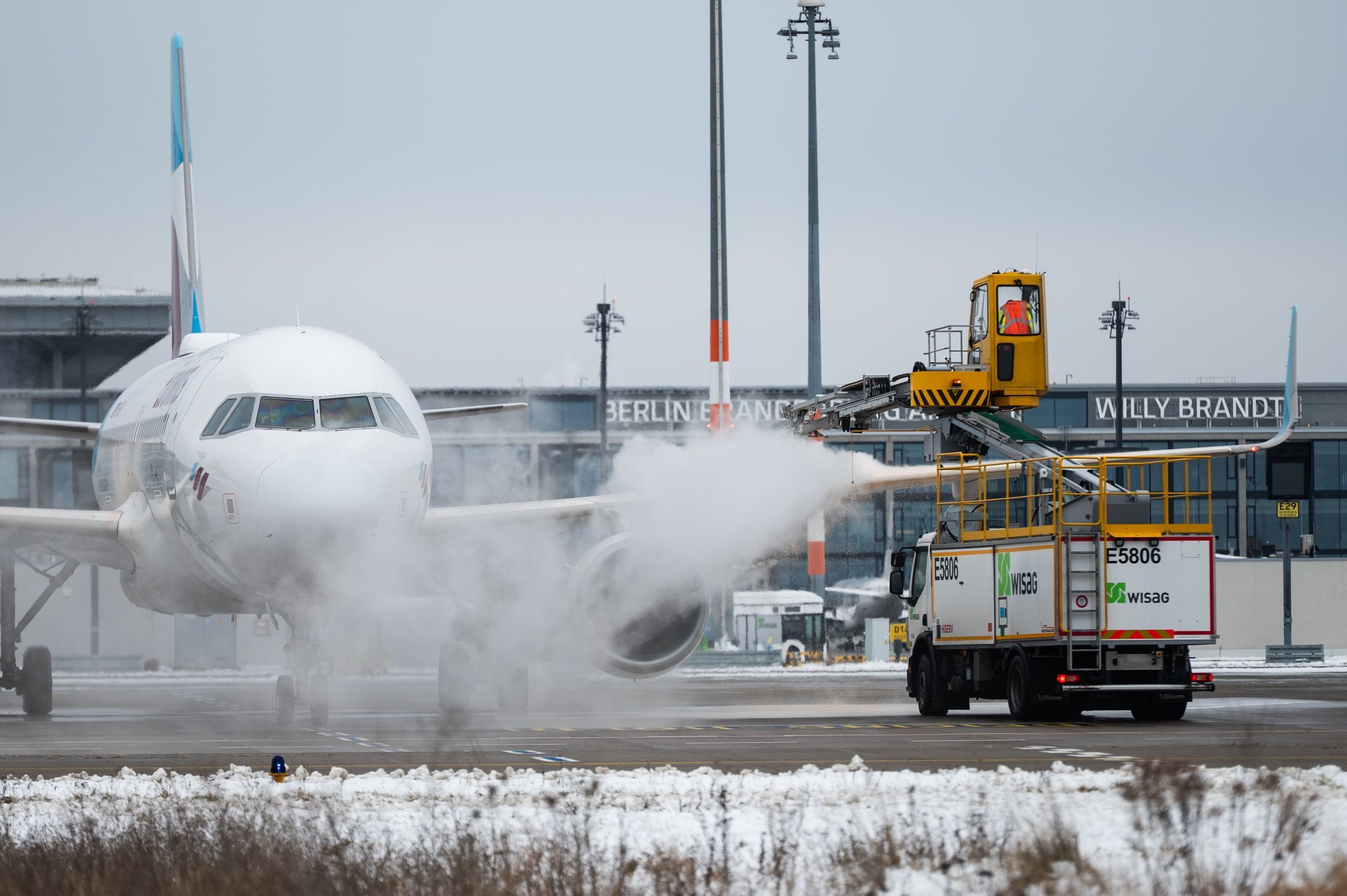 Mis on reisija õigused, kui lend talvise ilma tõttu hilineb või lausa tühistatakse?