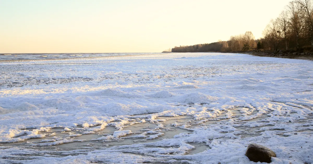 Tänasest tohib minna jalgsi siseveekogude jääle, aga jõgesid tasub vältida